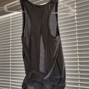 lululemon new with tags all tied up tank size 2!!